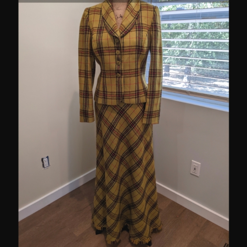 90s Women's Size 8 Isabel de Pedro Tartan suit skirt